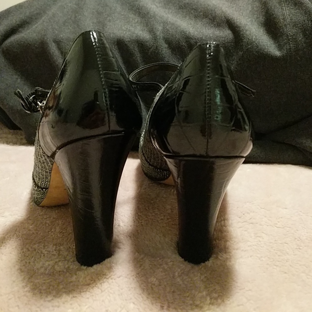 ๐ Tahari Katrina T-Strap Fabric Heel - Picture 7 of 8